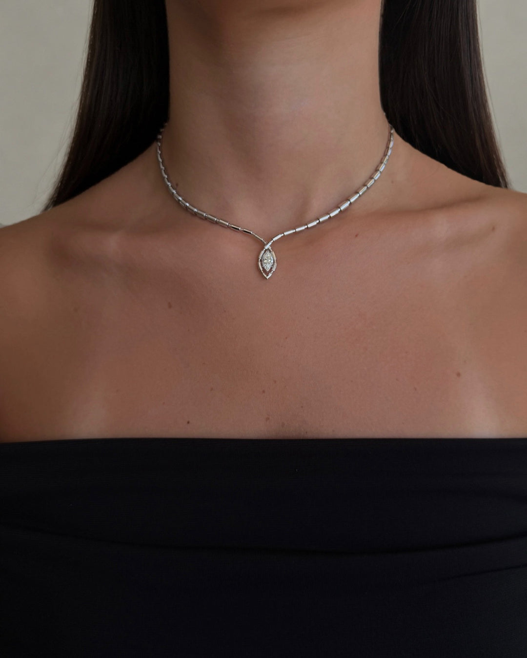 URAEUS FLOW NECKLACE - WHITE GOLD