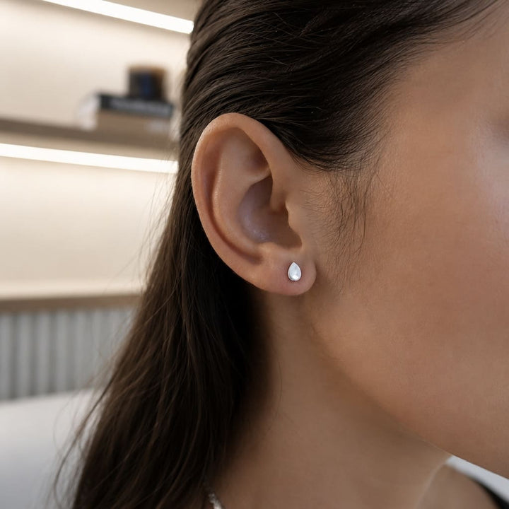 LIT PEAR SOLITAIRE EARRINGS - WHITE GOLD